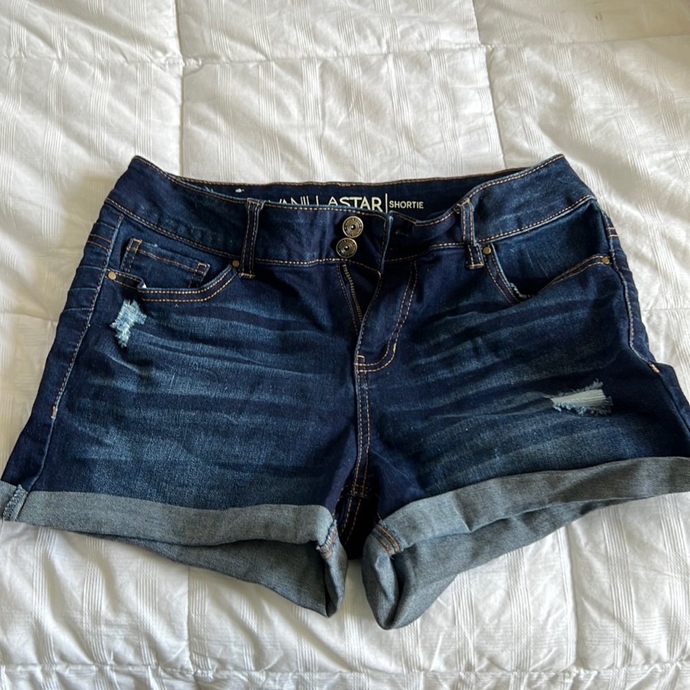 VanillaStar, size 9, dark wash, cuffed hem, light distressing, cute jean shorts
